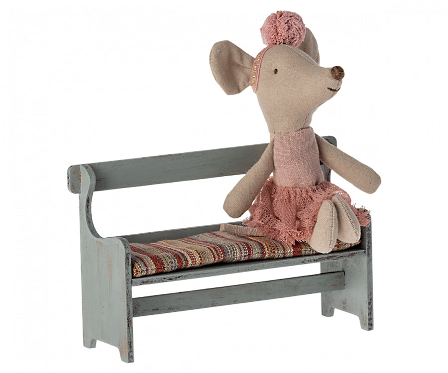 Maileg – Bänk till möss, miniatyr blå vintage träbänk med kudde till mus
