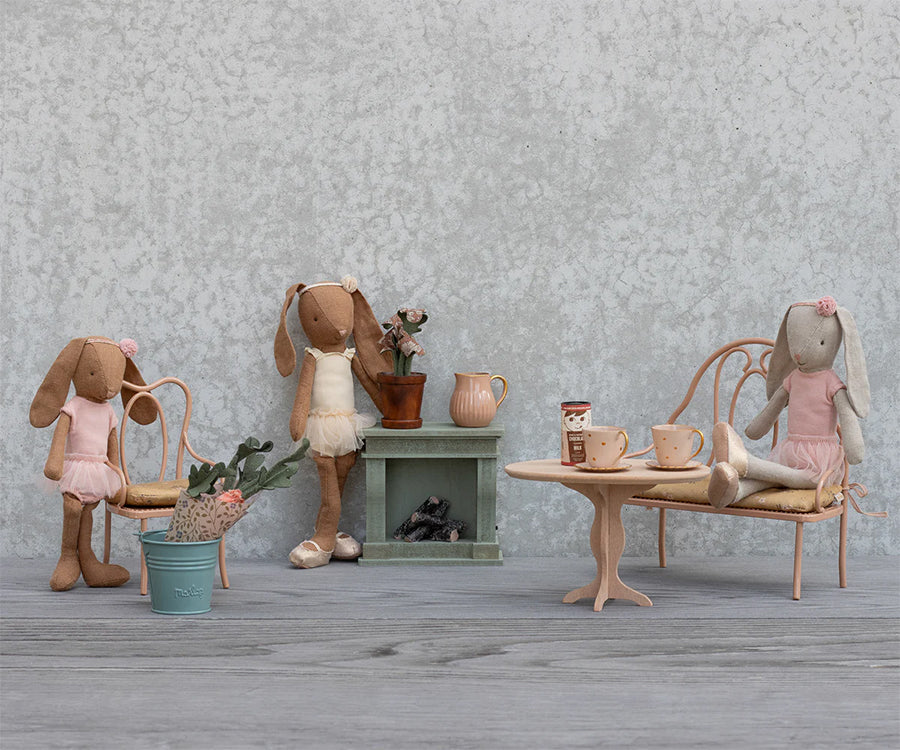 Maileg – Matbord oval till kaniner och teddy i trä, ovalt miniatyr bord, naturfärgat