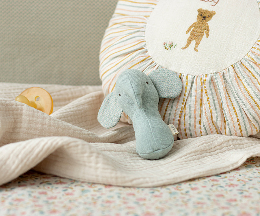 Maileg – Lullaby friends, grippy pig, rattle in pink