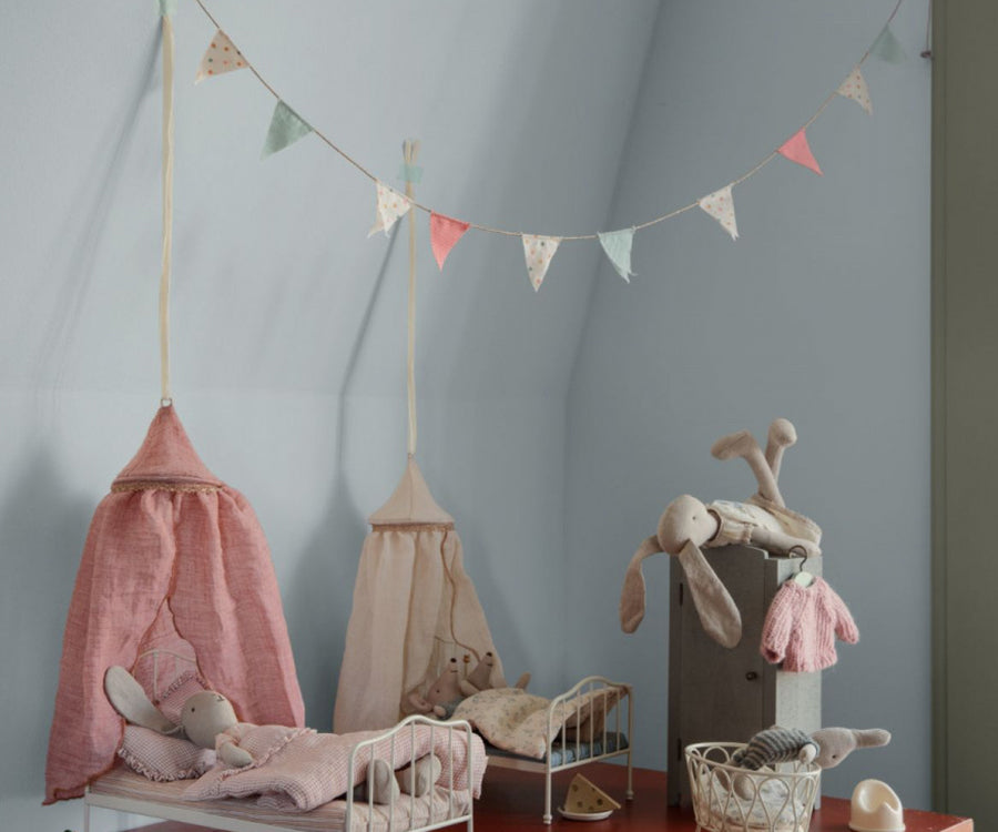 Maileg – Girlanger mellan, multifärgade miniatyr vimplar i tyg