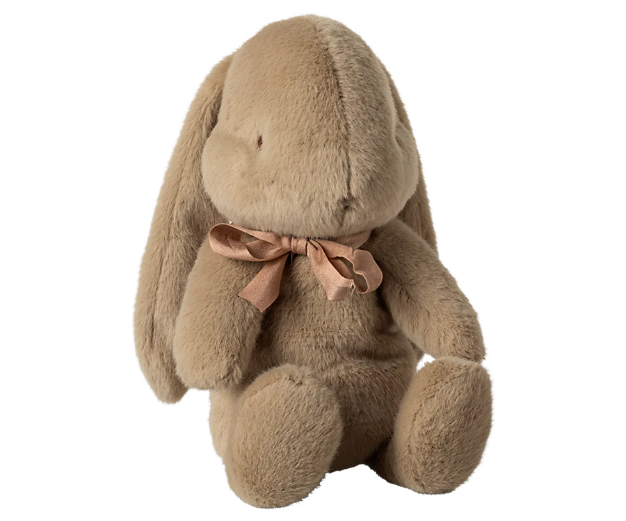 Maileg – Kanin i plysch dusty brown, brun med rosett i storlek medium