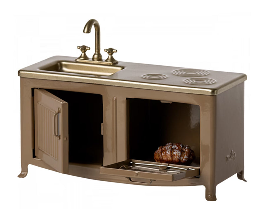 Maileg – Kök till mus i brun metall, kökshandfat, spis och ugn med bröd till möss