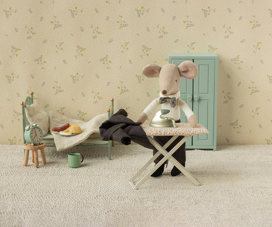 Maileg – Bröllopskläder till pappa mus, kostym svart med skjorta och fluga för mus pappa