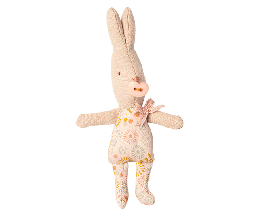 Maileg – Kanin baby flicka My, Kaninflicka blommiga kläder med napp (slutsåld kollektion)