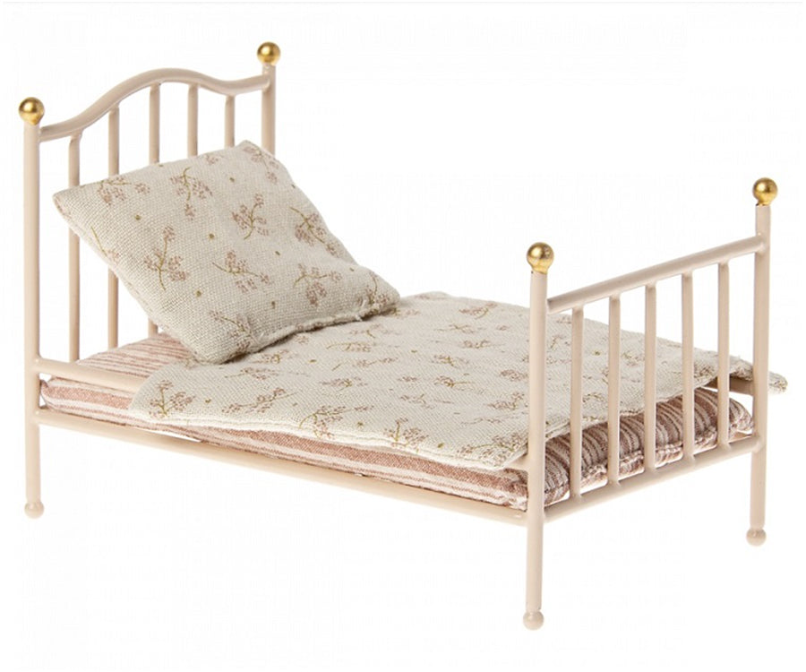 Maileg – Liten rosa säng vintage med madrass, kudde och täcke till möss