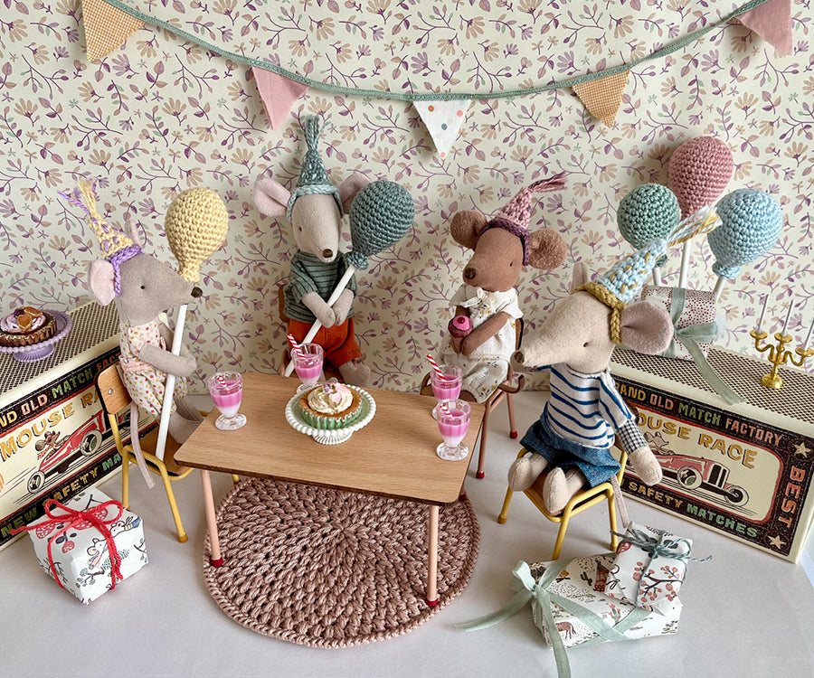 Miniatyr – Virkade partyhattar till lillasyster/ lillebror mus, hattar 2-pack