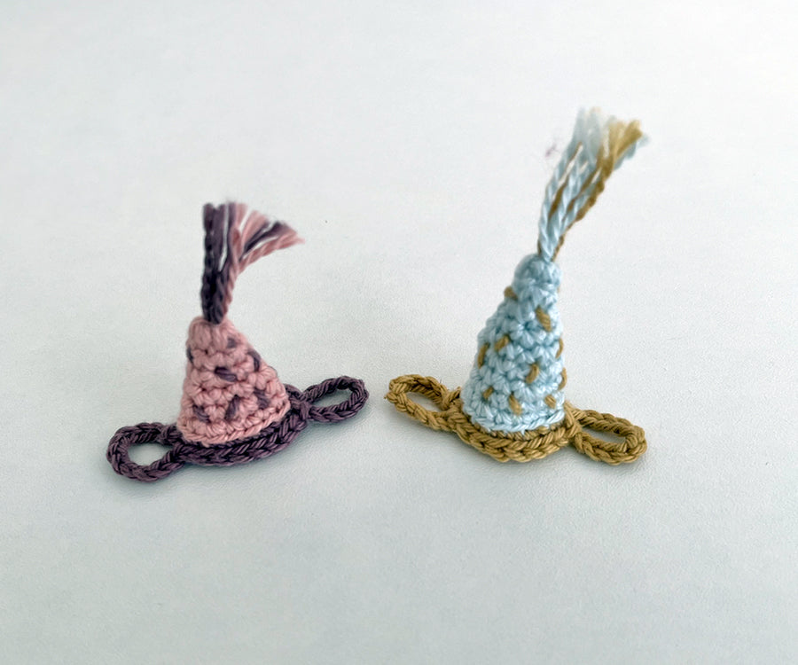 Miniatyr – Virkade partyhattar till mamma / pappa, storasyster / storebror mus, 2-pack hattar