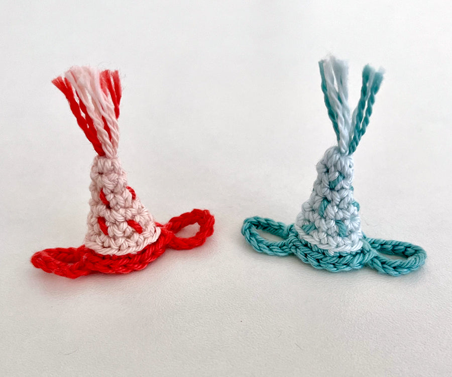 Miniatyr – Virkade partyhattar till lillasyster/ lillebror mus, hattar 2-pack