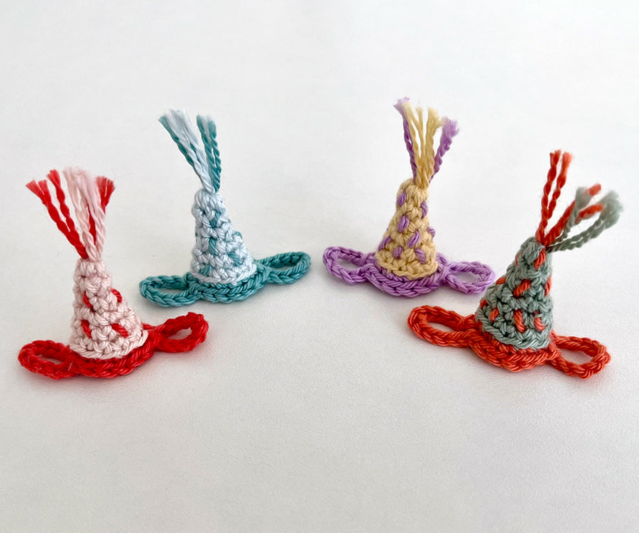 Miniatyr – Virkade partyhattar till lillasyster/ lillebror mus, hattar 2-pack