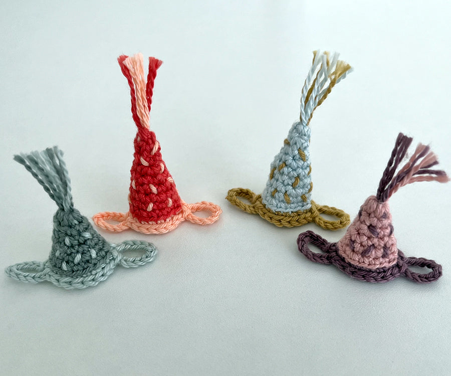 Miniatyr – Virkade partyhattar till mamma / pappa, storasyster / storebror mus, 2-pack hattar