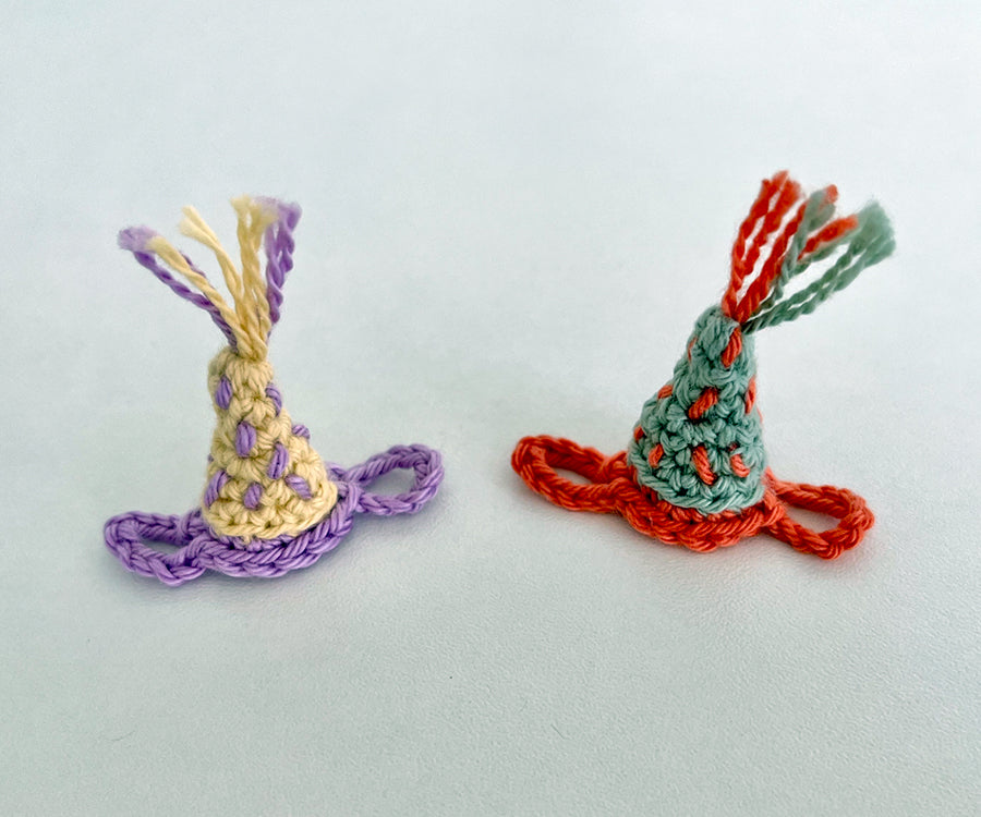 Miniatyr – Virkade partyhattar till lillasyster/ lillebror mus, hattar 2-pack