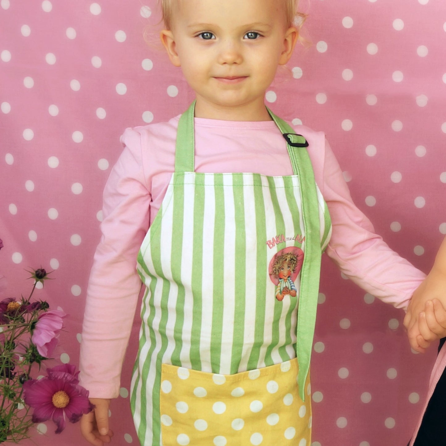 Bake with Alma – Apron, striped green and white with yellow pocket
