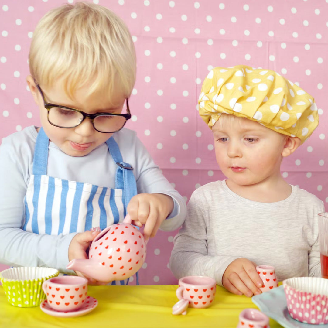 Bake with Alma – Tea set, pink with red hearts