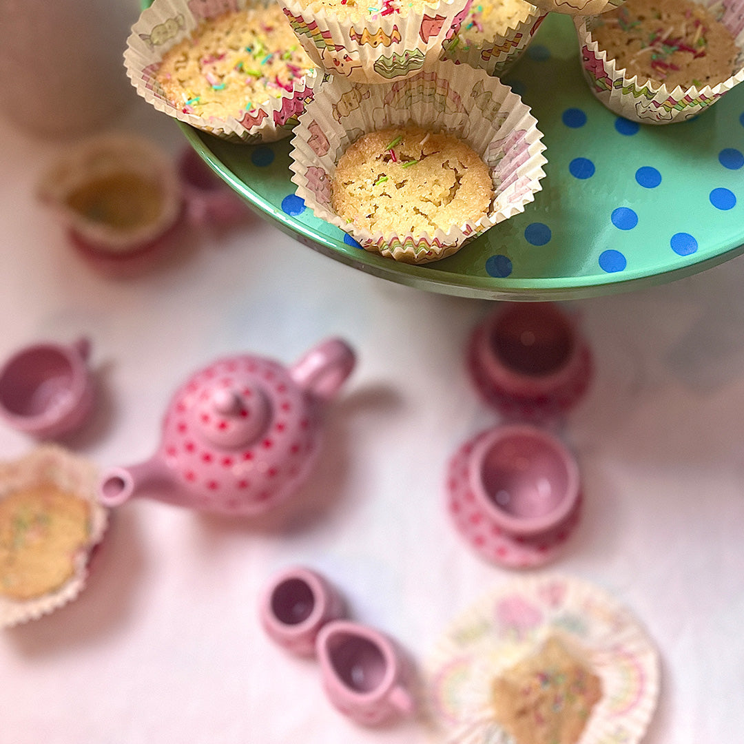 Bake with Alma – Tea set, pink with red hearts
