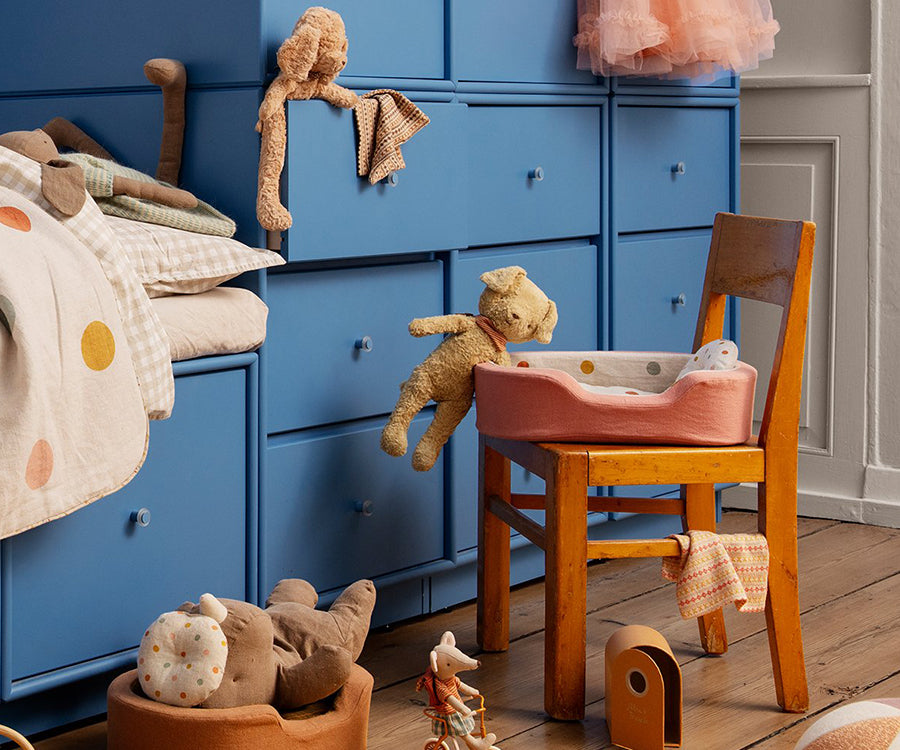 Maileg – Hundkorg till valp, rosa korg med kudde och täcke för pudel / plysch poodle, medium