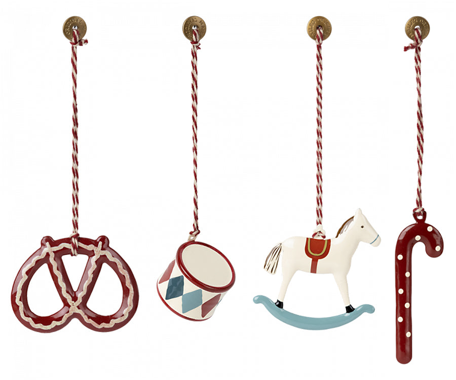 Maileg – Julpynt, Metal ornament set – Peter's Christmas i dekorativ låda