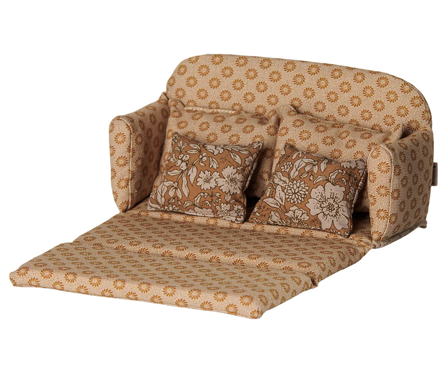 Maileg – Bäddsoffa stor till möss, soffa  färg ocher med kuddar för mus