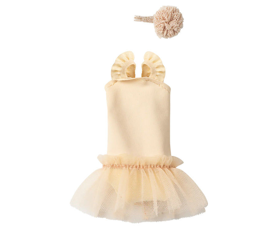 Maileg – Ballerina kläder i storlek 1 till kanin, klänning vit / cream i tyll, hårband och ballerinaklänning, FÖRBESTÄLLNING