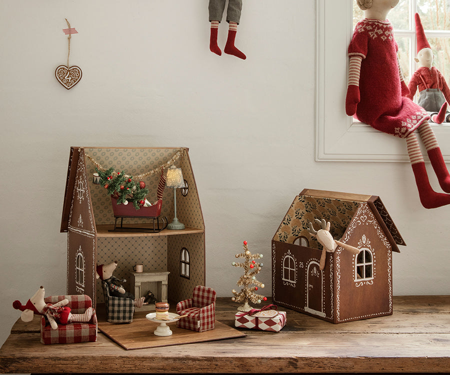 Maileg – Julgran grön, miniatyr gran med julkulor och fot till dockhus
