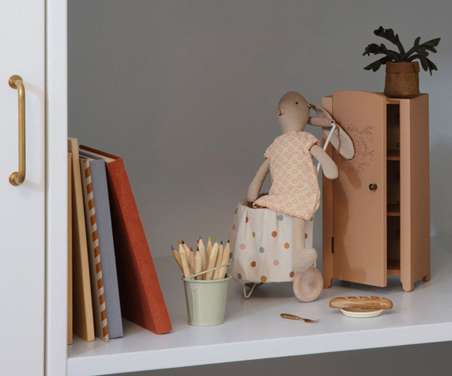 Maileg – Kanin med nattlinne, bunny med långa öron, flicka size 1