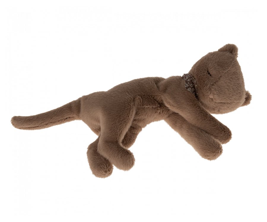 Maileg – Katt, färg nougat, kattunge med scarfs