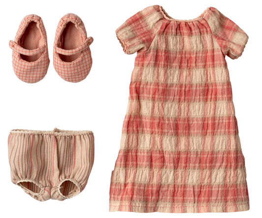 Maileg – Klänning rosa rutig med randiga underbyxor och rosa skor till kanin, bunny size 3