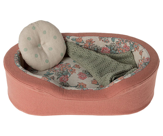 Maileg – Korg till katt, rosa korg med kudde och täcke, hundkorg small