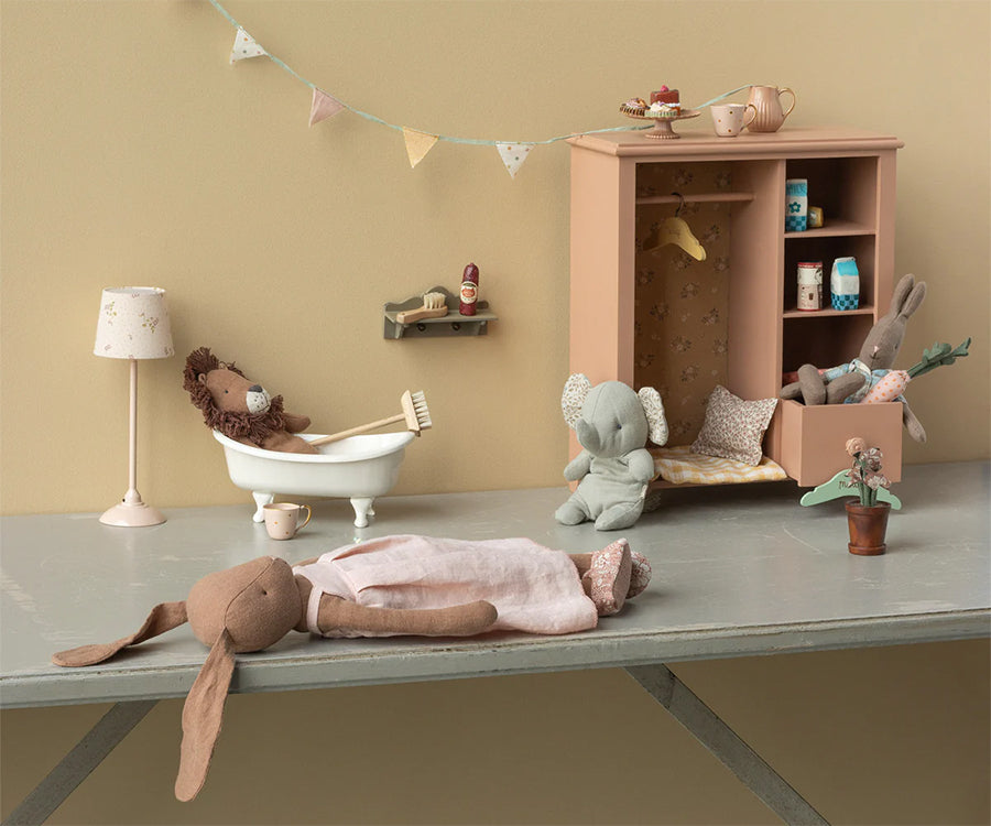 Maileg – Kanin, flicka i storlek 3 med rosa klänning och skor, bunny size 3