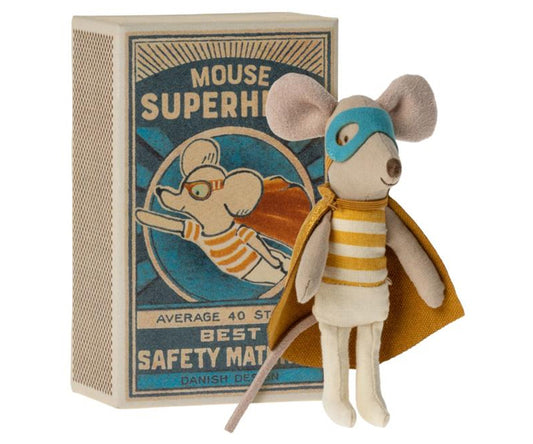 Maileg – Superhjälte mus med mantel och mask, lillebror superhjältemus i tändsticksask