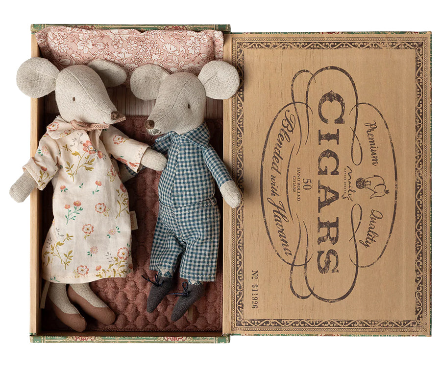 Maileg – Grandma and Grandpa mouse in cigar box, mice in cigar box