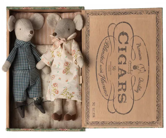 Maileg – Grandma and Grandpa mouse in cigar box, mice in cigar box