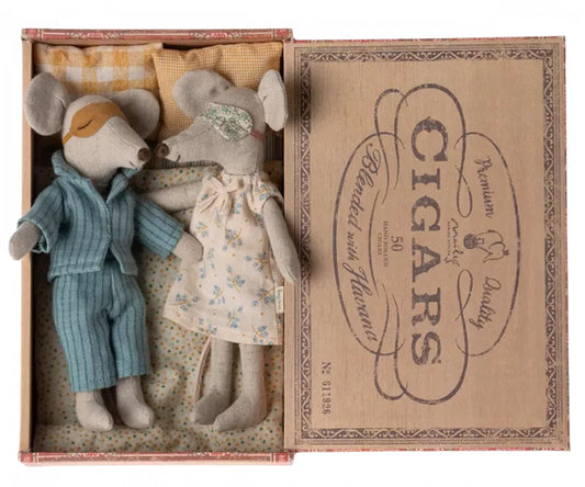 Maileg – Mother mouse and father mouse in a cigar box, mice in a cigar box