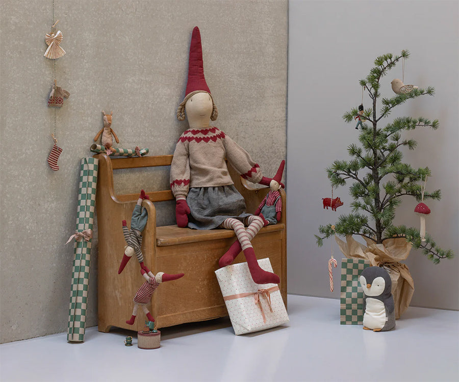 Maileg – Pixy tomte flicka storlek 1, tomteflicka i klänning och tomteluva