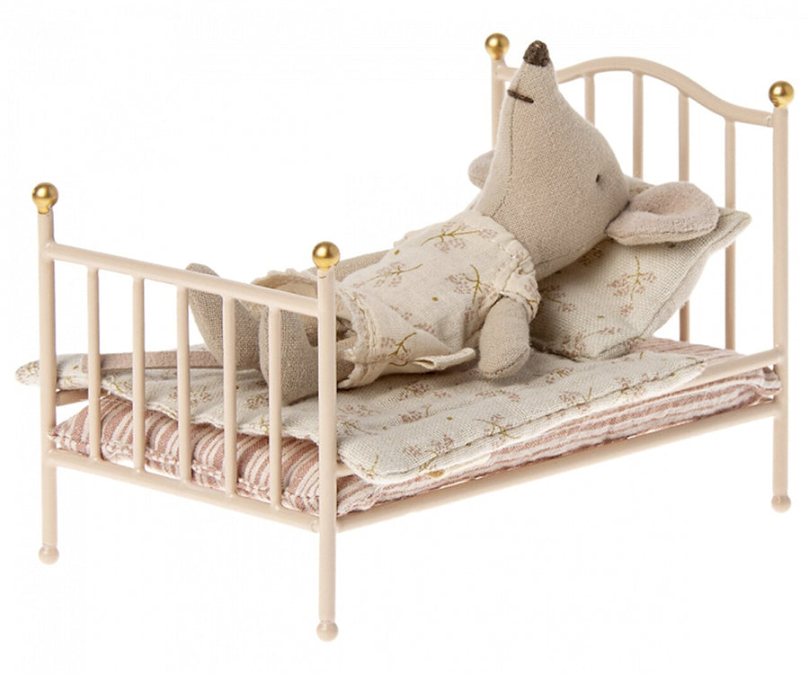 Maileg – Liten rosa säng vintage med madrass, kudde, täcke