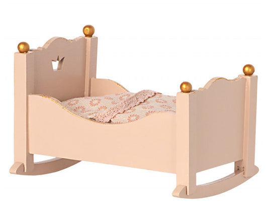 Maileg – Rosa vagga för möss, säng i trä för babymus (slutsåld kollektion)