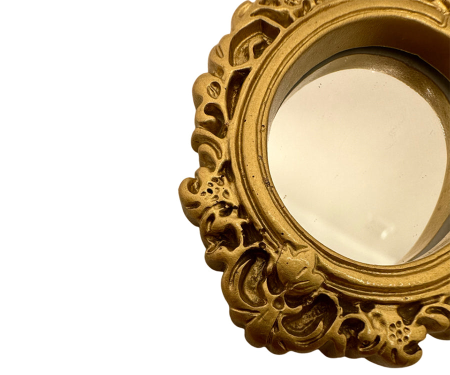 Miniatyr – Spegel i guld till dockhus, oval guldspegel
