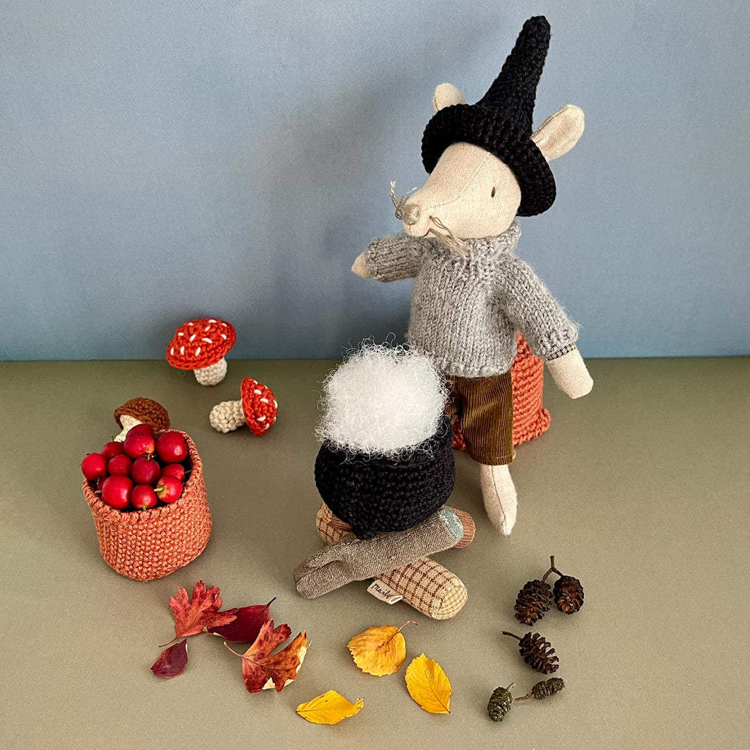 Miniatyr – Virkad häxhatt i svart, hatt för möss till Halloween, trollkarlshatt