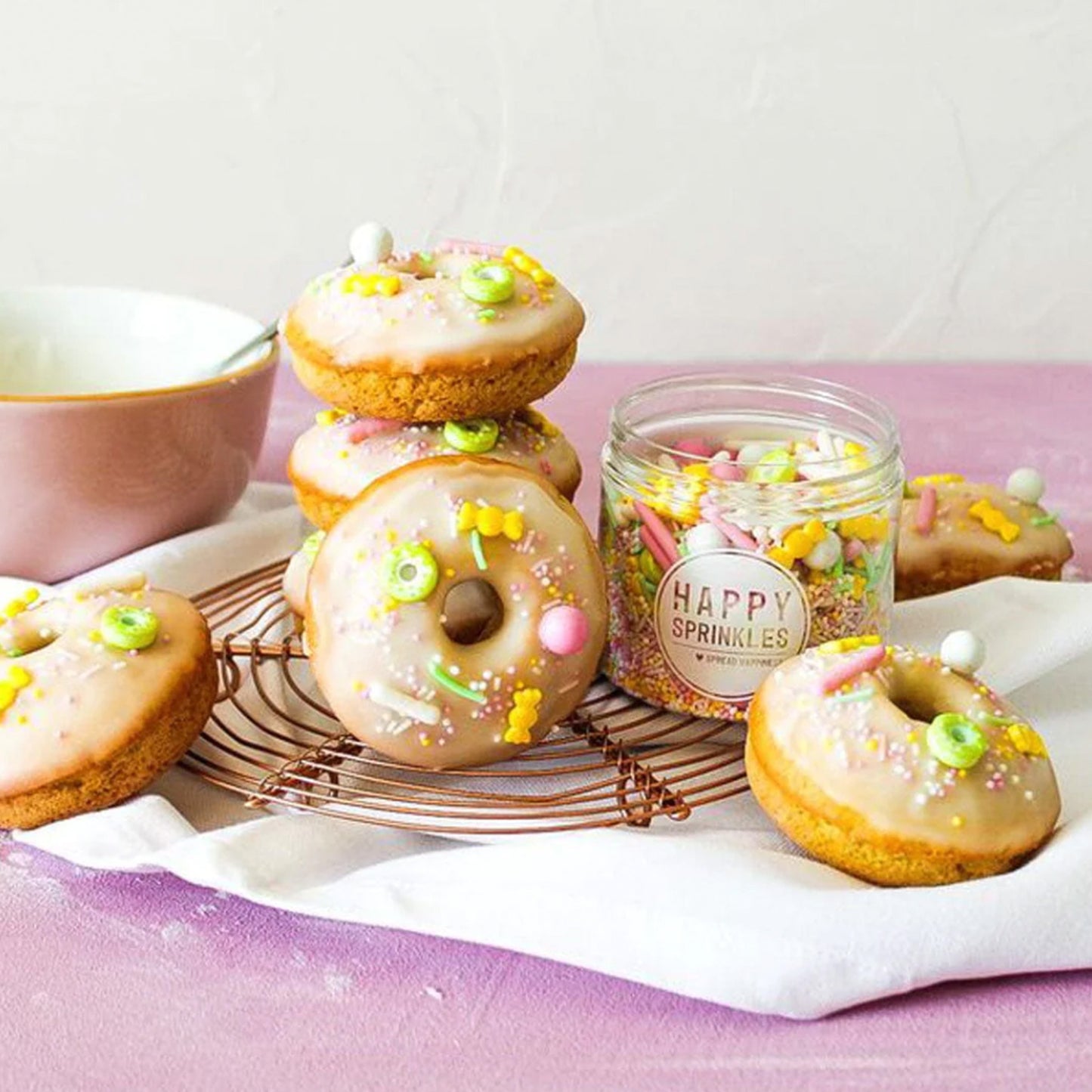 Baka med Alma – Donut Worry, strössel från Happy Sprinkles 90g