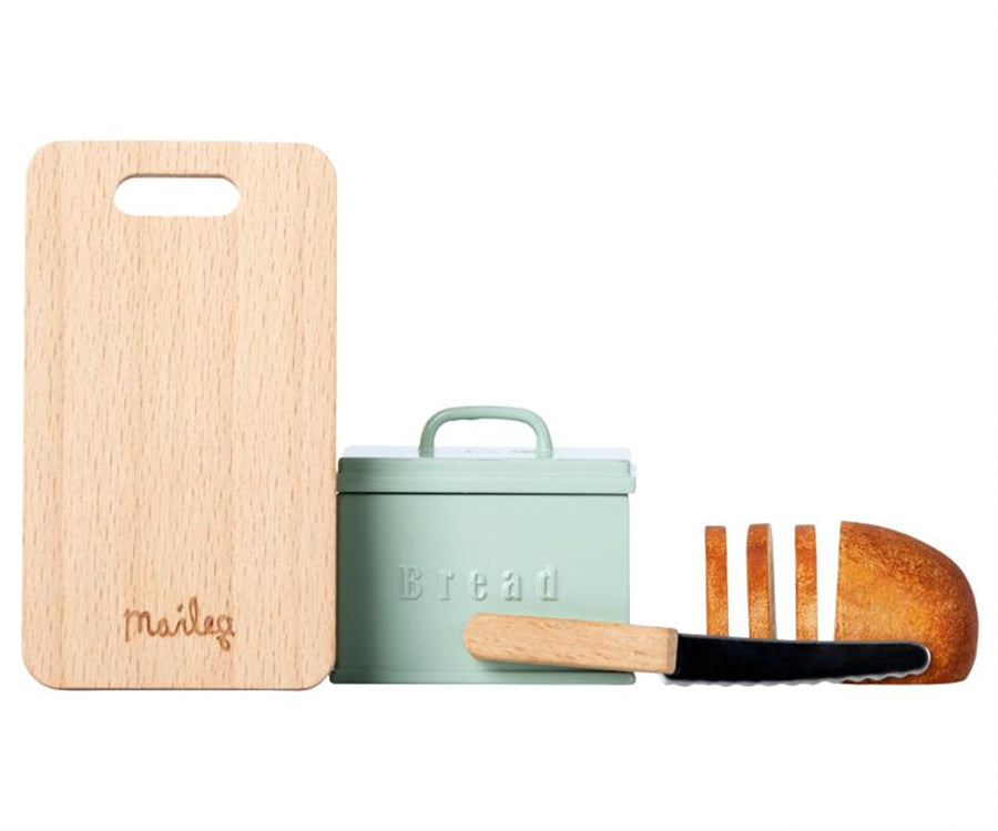 Maileg – Brödlåda med bröd, kniv och skärbräda, miniatyr låda