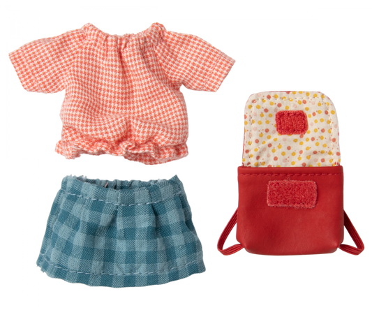 Maileg – Kläder, rutiga tröja, kjol och röd ryggsäck till storasyster mus