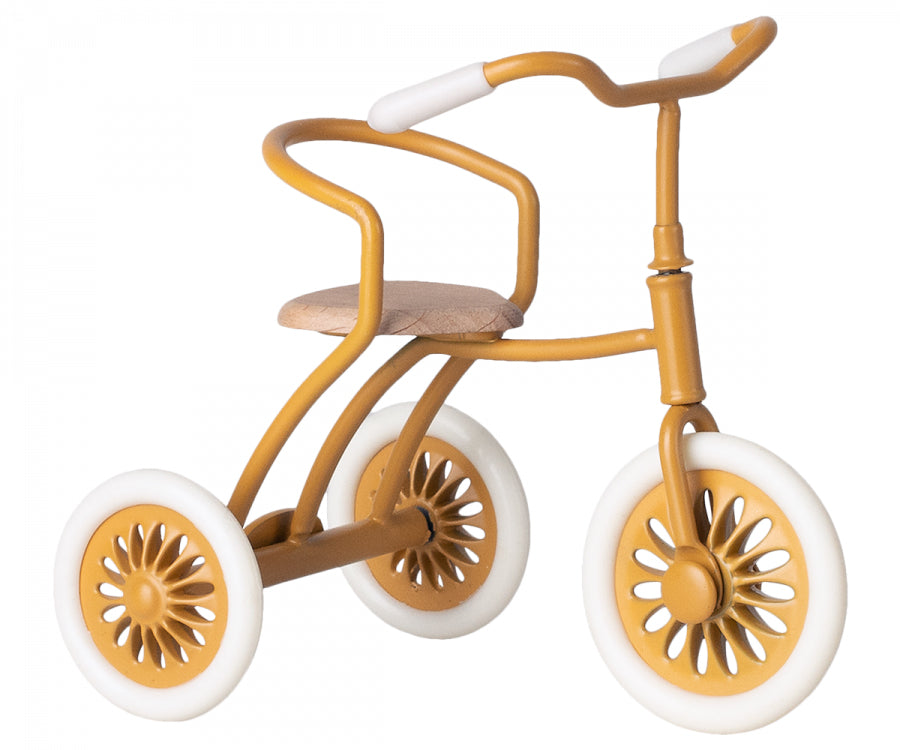 Maileg – Abri à trehjuling för mus med garage, färg ockra