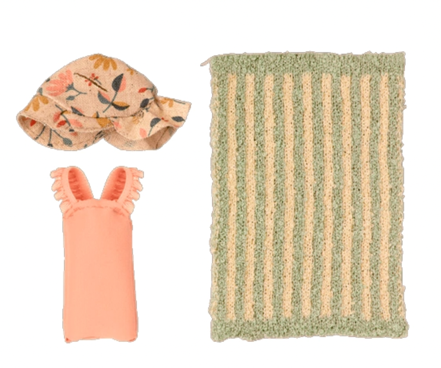 Maileg – Strandset med baddräkt, hatt och handduk, storasyster mus